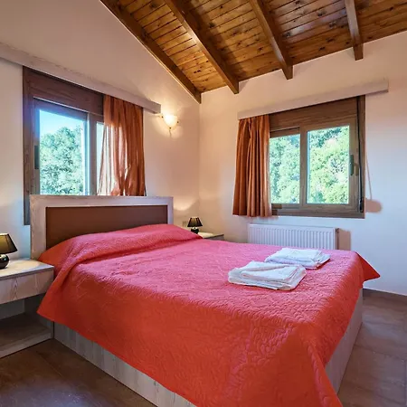 With 3 Bedrooms In Kaloniktis-rethymno, With Pool Access And *