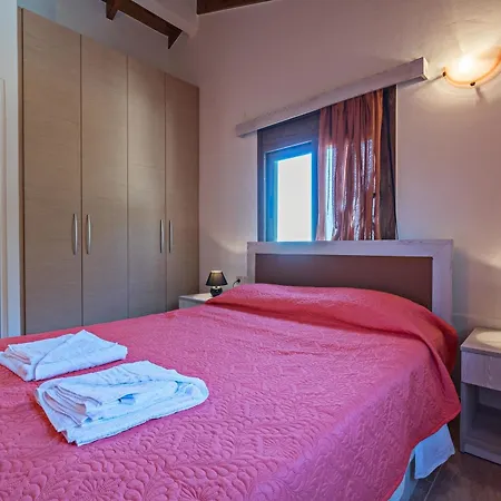 With 3 Bedrooms In Kaloniktis-rethymno, With Pool Access And Lejlighed *