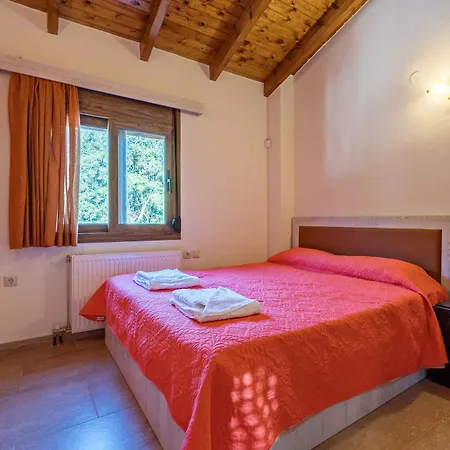 With 3 Bedrooms In Kaloniktis-rethymno, With Pool Access And Lejlighed Rethimno