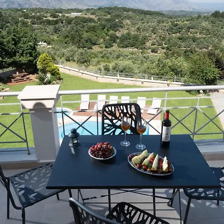 With 3 Bedrooms In Kaloniktis-rethymno, With Pool Access And *