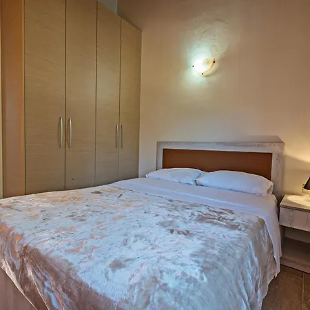 With 3 Bedrooms In Kaloniktis-rethymno, With Pool Access And Lejlighed