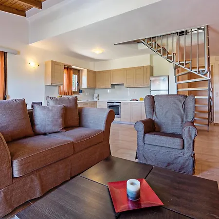 With 3 Bedrooms In Kaloniktis-rethymno, With Pool Access And Lejlighed Rethimno